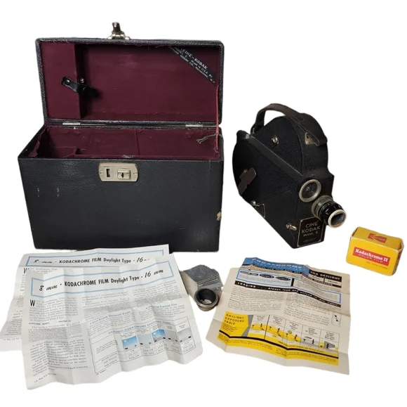 Vintage camera set Kodak Vintage Cameras in Black and Silver - Picture 16 of 16